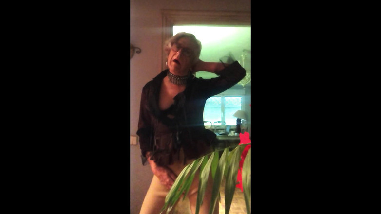 Carlatx: Испанская шлюха в тусклом свете