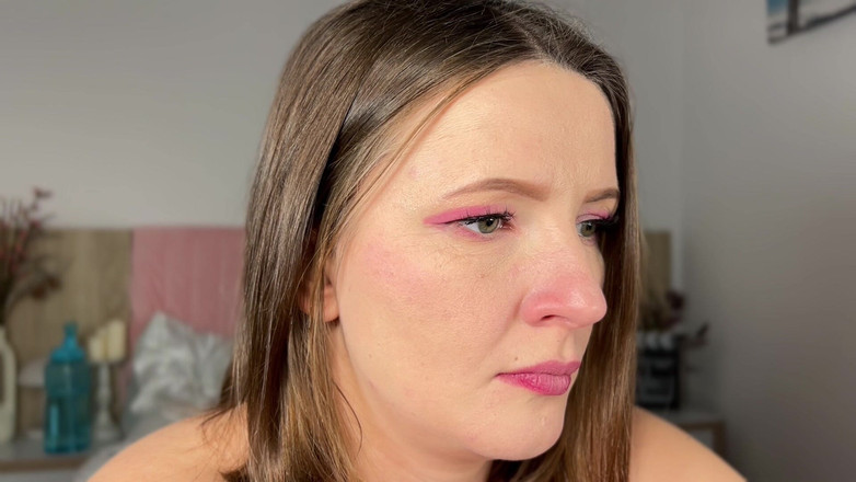 Mary Jay: Gatal-gatal hidung saya memandu saya gila. MemilihNya pada kamera