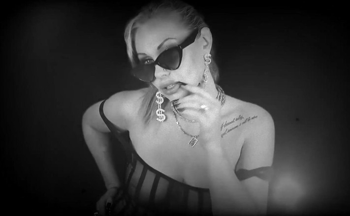 Goddess Misha Goldy: Не хвилюйтеся - будь щасливим геєм!