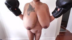 Stephanie Roberts: Danni boxes її цицьки off pt2