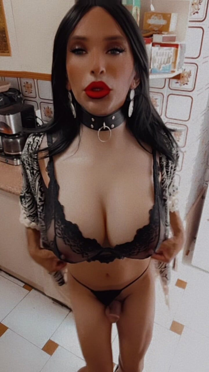 Sissy Slut Brianna: Vedi questo e sai già che implori di farmi uscire...