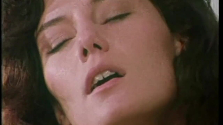 Inthe MILF room: Psiholog secretar oaie pe birou