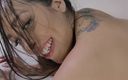 Chica Suicida DVD: Alycia Starr - фигуристая латина, которая потянула мышцы, пробежка так, чтобы ее массажистка потерла ее задницу и растянул ее хорошо