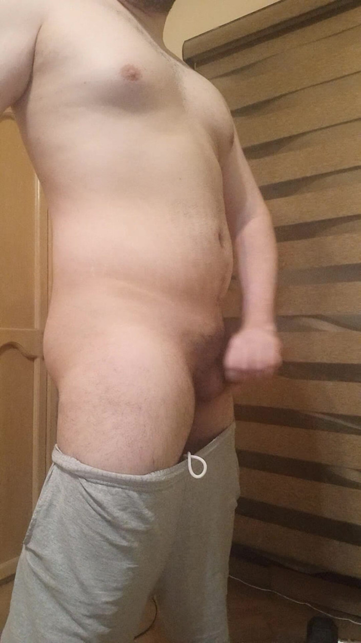 Himbo_Fox: Lo stallone muscoloso va in comando e si mette in...