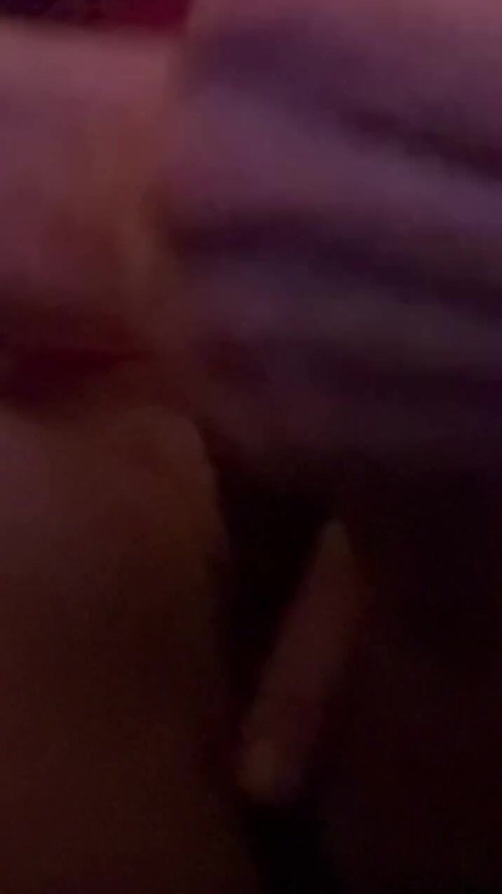 Chloe Sissy: Je Caresse Ma Bite