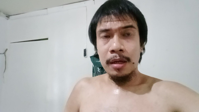 Piolo Alberto: Knielen masturbatie
