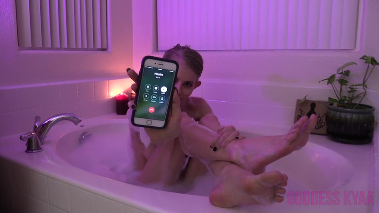 Kyaa Chimera: Gudinna bad ignorerar tiden