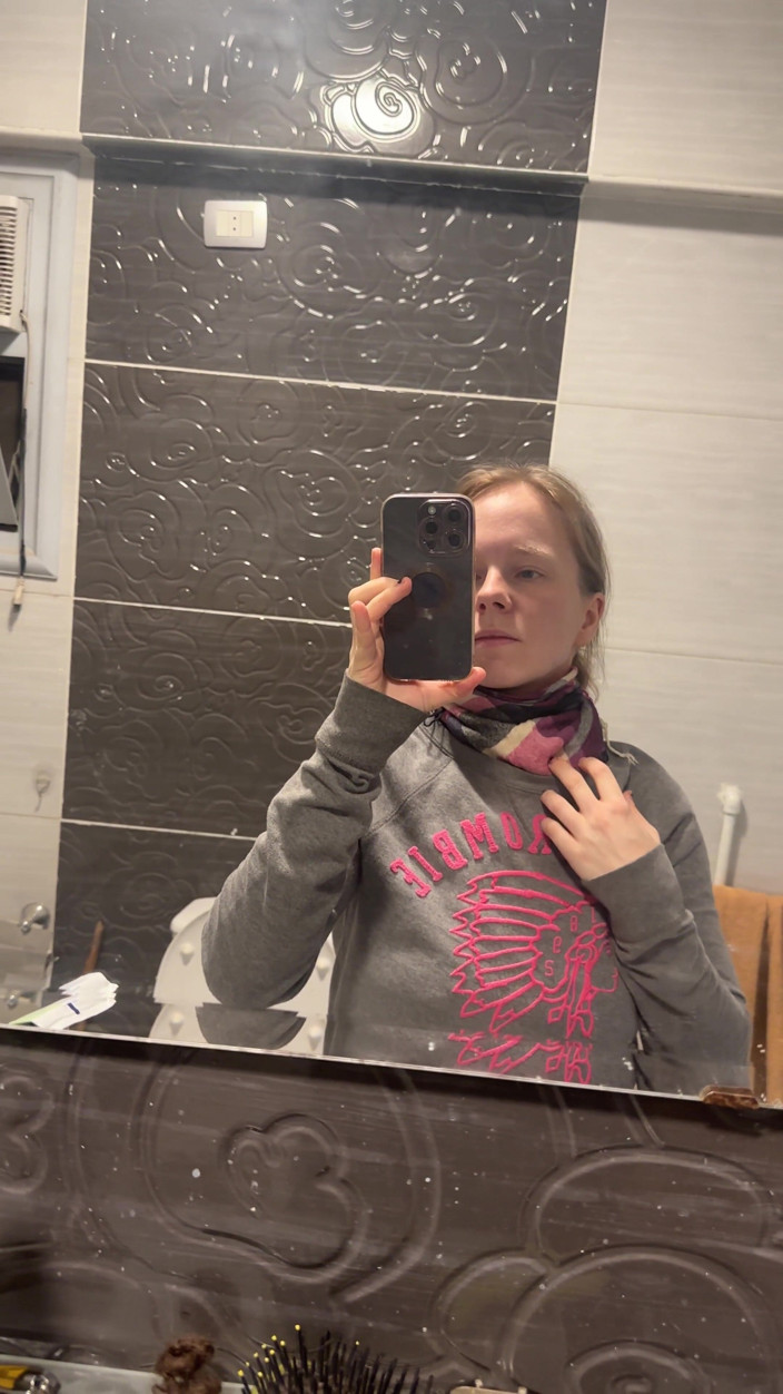 SweetLucy96: 剃刀插进我的阴道