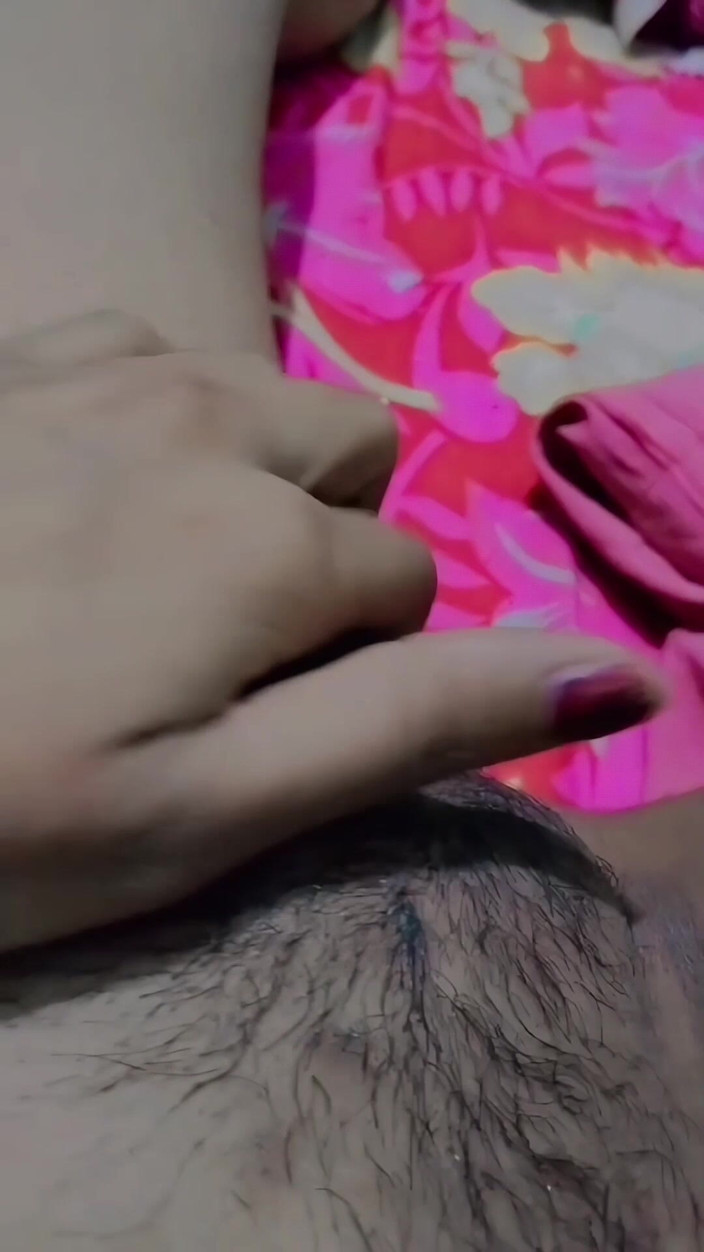 Sluty Piya: Девушка дези жестко трахает пальцами в киску до писсинга