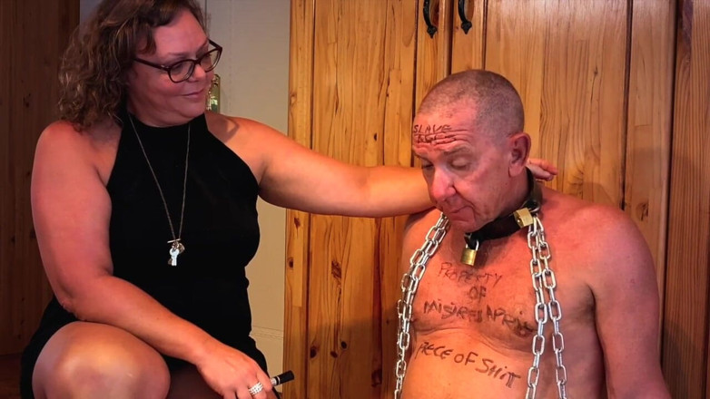 Mistress April: Kochanka Dominatrix Kwietnia - Życie u jej stóp - część druga