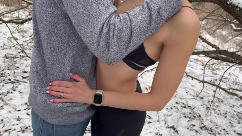 Serenity Cox: Une femme reçoit un double creampie énorme dans une tempête de...