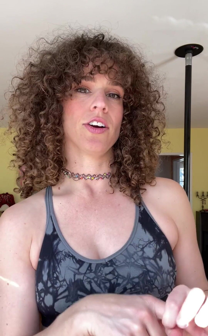 VibeWithMommy: On me demande à quoi a ressemble ma première expérience anale !...