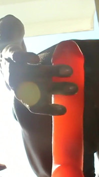 Gapande svart butthole dusch show och sedan min sunkist svarta butthole ridning enorm dildo