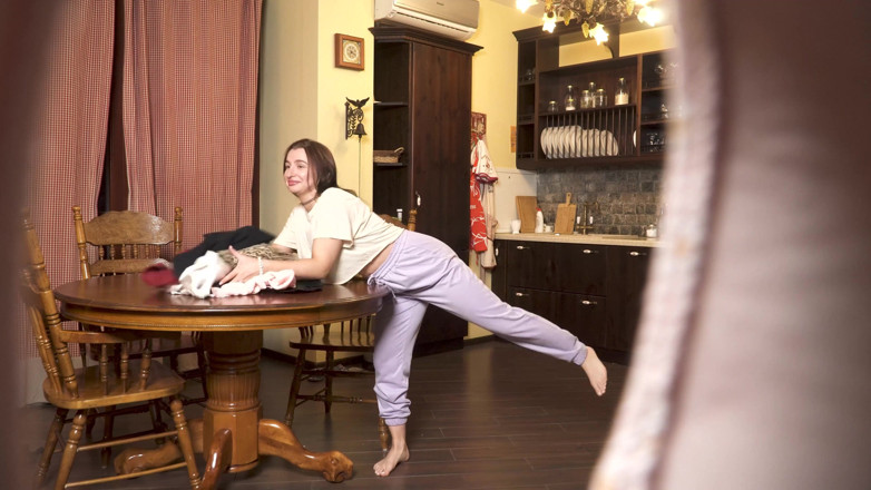Peaches and Bananas: Nudist Samantha