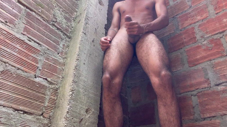 vergar4_daviid: Masturbation dans une maison abandonnée après avoir uriner