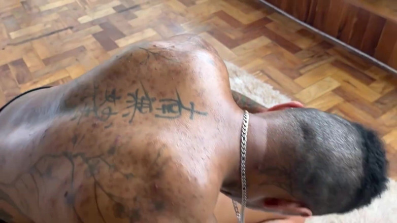 Maicon Vinicius: Un transsexual se bucură de o pulă neagră în cur, iar...