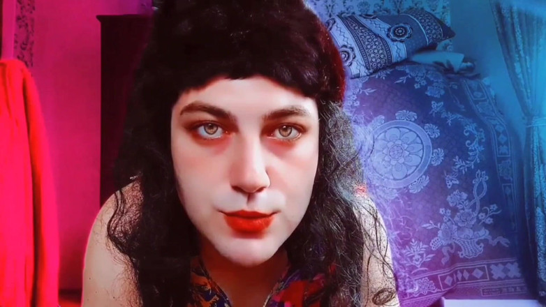 Kitty_Cross: आपका फेमबॉय क्रश यहाँ है