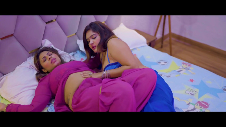 Triflicks: Naught Devrani z Lesbean