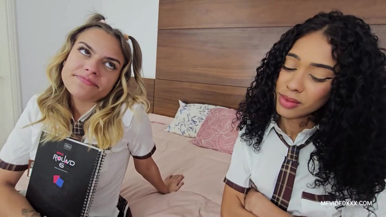 MF Feet: Los pies apestosas del estudiante en la cara