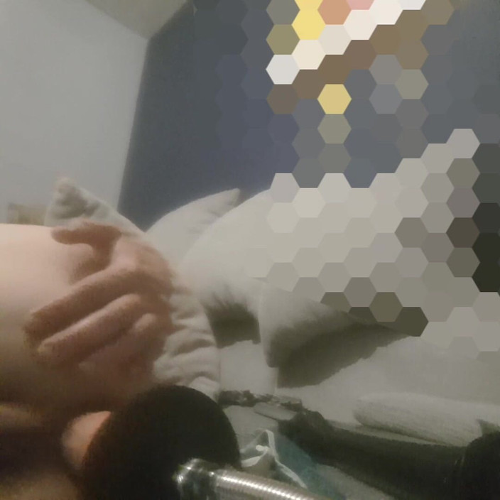 KIARA: Ngentot pantatku yang ternoda