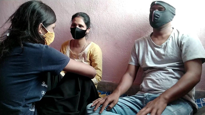 HousewifeGeeta: Seks bertiga dengan adik tiri dan kawan baik audio hindi