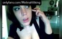 Melinah Viking: Cam show, chat avec les seins
