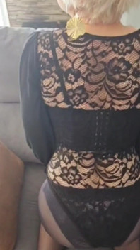 Rijpe vrouw in sexy lingerie