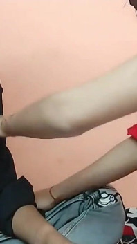 Indický desi učitel šuká studenta ve třídě