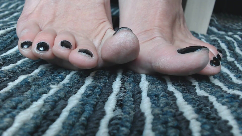Abby Anna: Black toenails closeup toe play