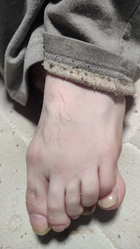 Desatando la belleza de mis pies desnudos para ti