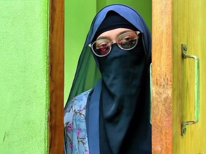 Riya Chowdhury: Meneer, ik heb uw hulp nodig