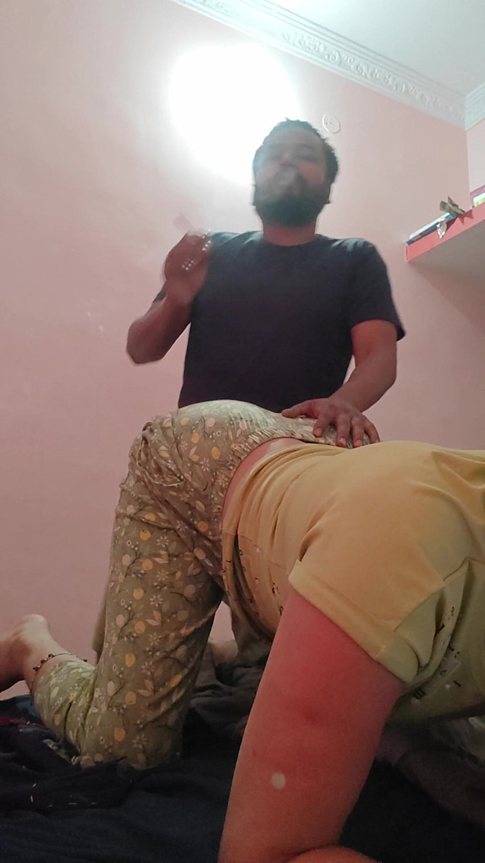 Sonia69: असली भारतीय mafiya अपनी गर्लफ्रेंड के घर में जोरदार चुदाई कर रही है