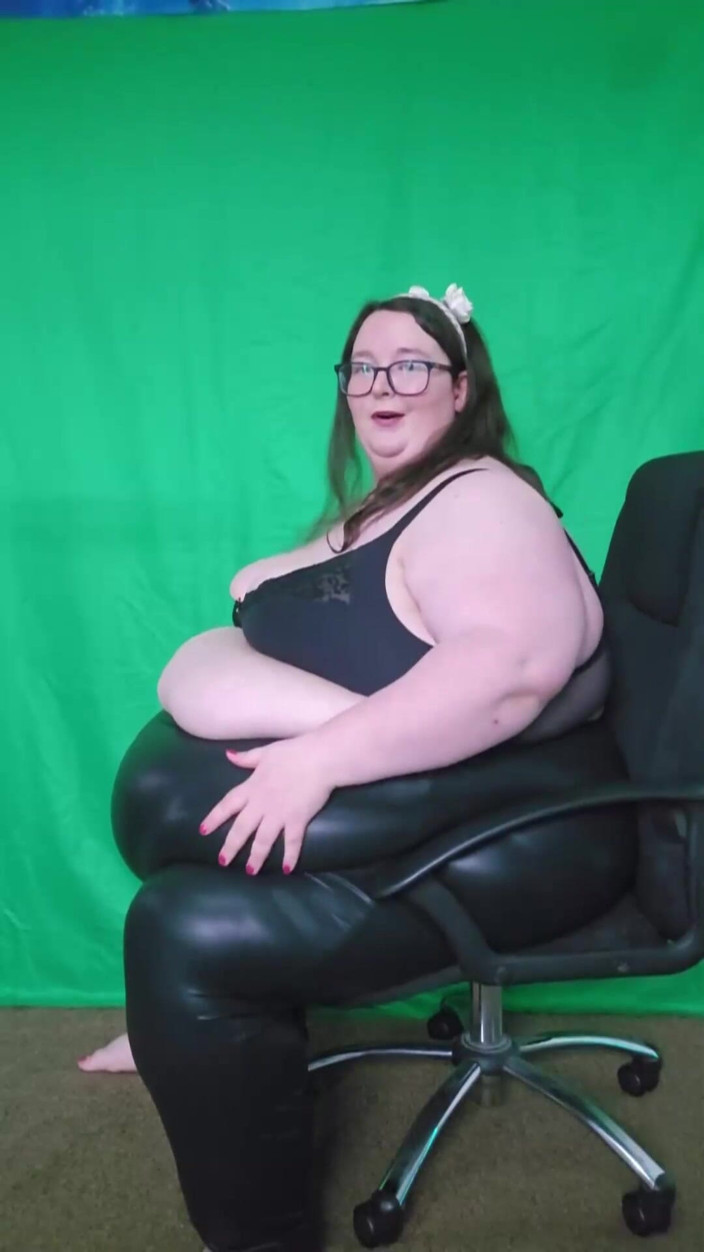 SSBBWLadyBrads: SSBBW Goddess Tight Leather Pants Custom