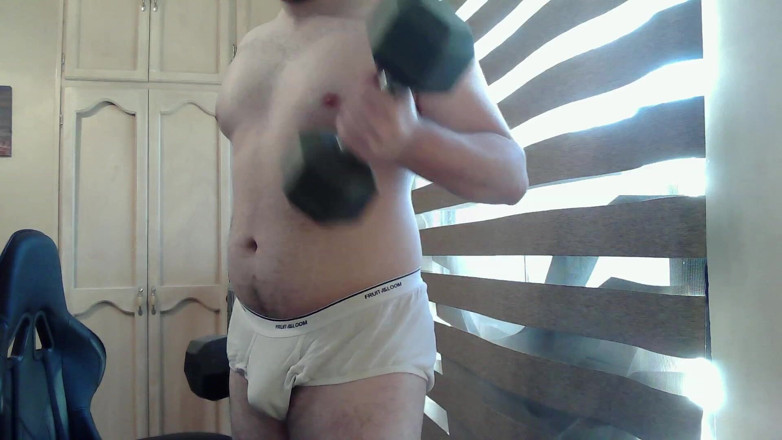 Himbo_Fox: Muskulös camboy tränar sin överkropp