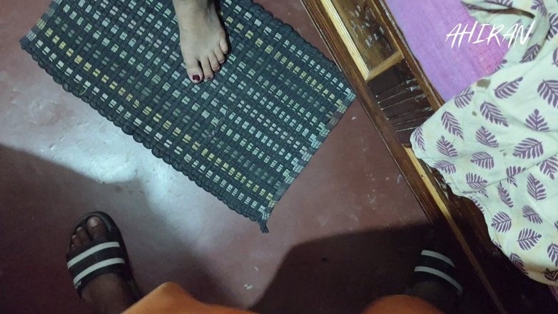 Aahan Ahiran: Revisión y juego de pene rosa de vulva peluda
