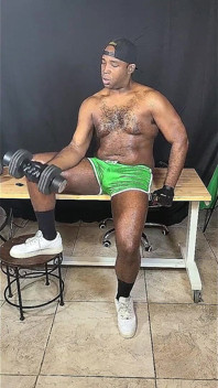 Oiled Muscled Gay Streamer Jerking Giant Cock After Working Out