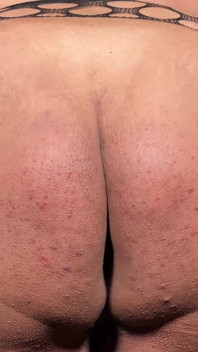 Angel bbw lagi asik kencing sambil pakai kostum lateks