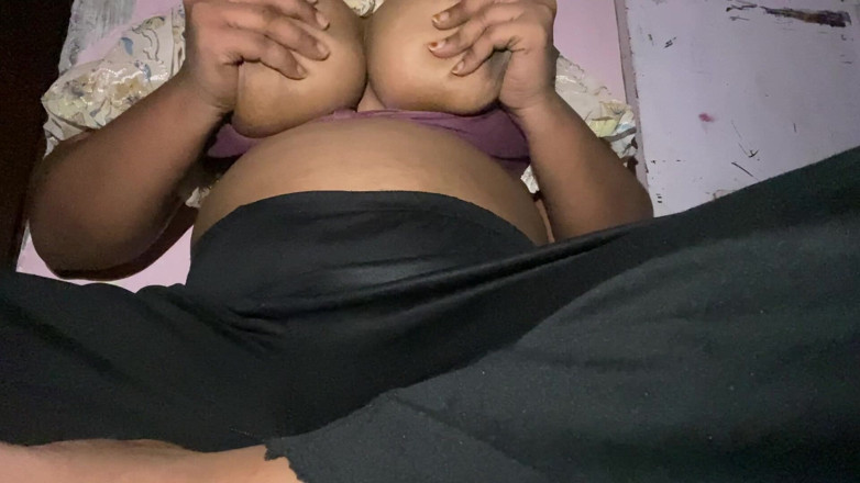 Angoori: Stiefmoeder poesje vingerend