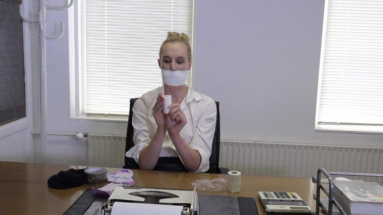Restricting Ropes: Ariel Anderssen engasgando