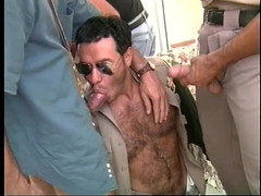 Gays Case: Poliziotti arrapati con grossi cazzi scopano civili