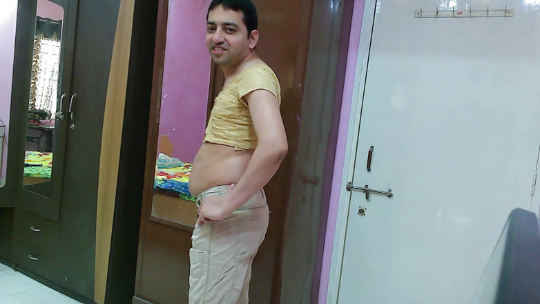 Cute & Nude Crossdresser: Śliczne maminsynek crossdresser femboy Sweet Lollipop w topie i spodnie.