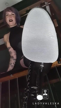 Být bootworship děvkou