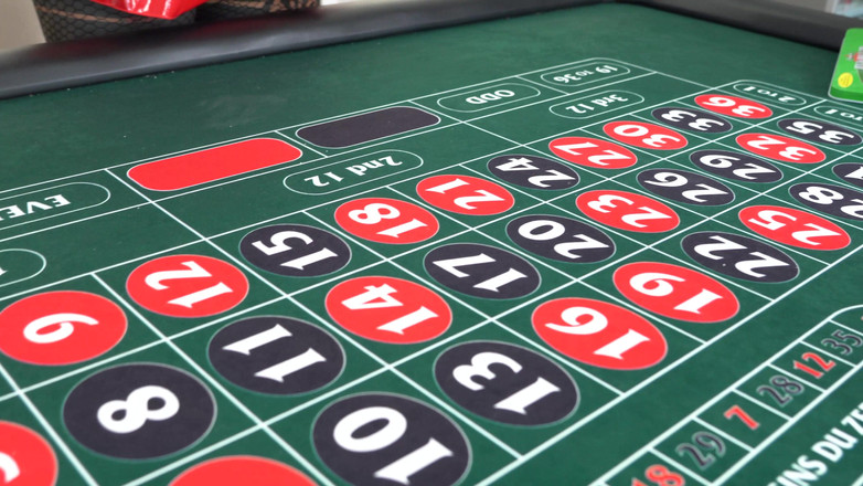 Ferrero anal experience: Za scénou, párty a orgie v kasinu