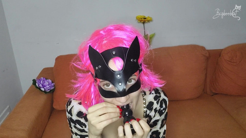 BigBoobCat: Sto esplorando le mie grandi tette naturali e la mia...