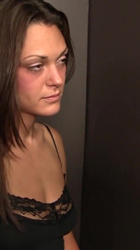 Olivia Wilder si hraje s kundičkou při sání velkého ptáka