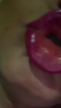 Bleg călărire cu vibrator profund, instrucțiuni de masturbare sexy, buze umede suculente