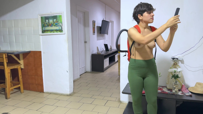 SugarPose: Hari Pertama Jasmine Sebagai Pendera Hantu