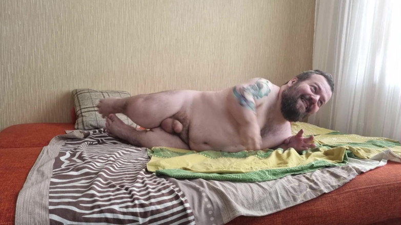 MiniCorgi: 난쟁이가 침대에서 쳐다친 다음 사정해!