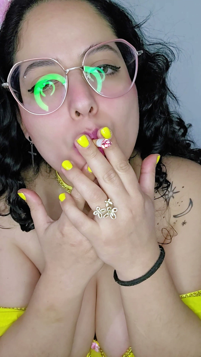 Babyluna939: Eddie Queens Ft. Babyluna939 - Prinsessan Belle röker fetisch, röker avsugning...