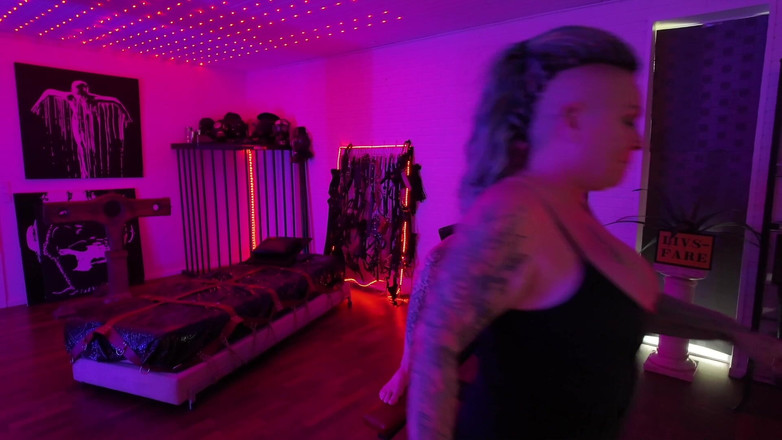 Domina Dark: Malou letnie wizyty Domina Dark